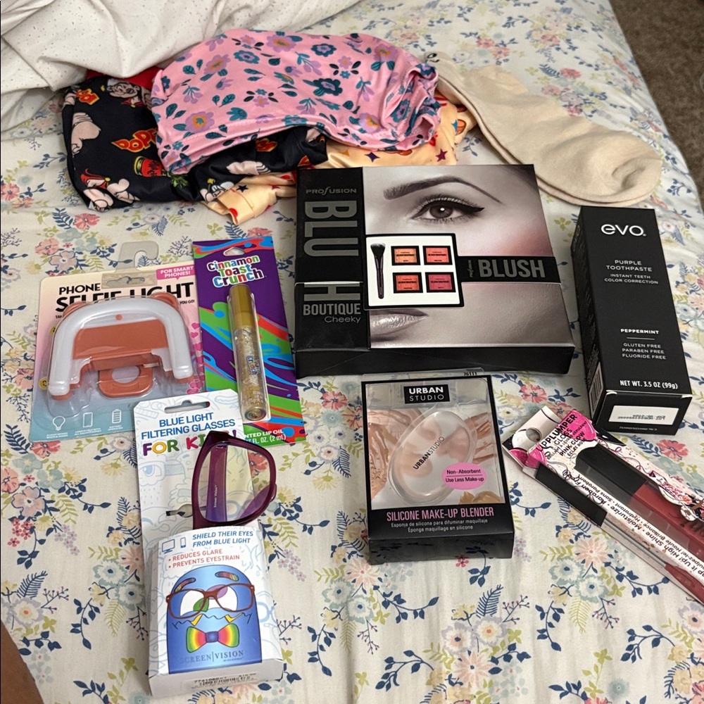 Makeup and Accessories Bundle